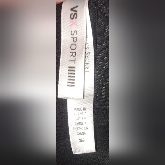 Victoria's Secret Sports Bra size 36B - Picture 2 of 5